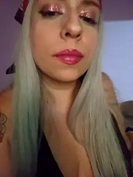 Snapshot of Yiyi_666 chatting on March 27, 6:19 am Yiyi 666 online show from March 27, 6:19 am