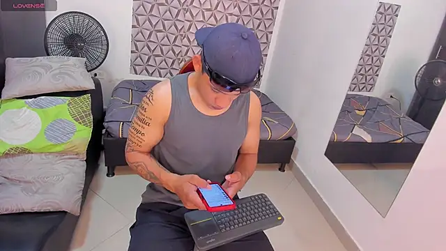 Snapshot of Benjamin_lich chatting on June 6, 3:11 am Benjamin lich online show from June 6, 3:11 am