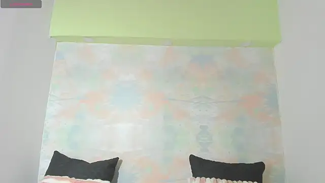 Snapshot of Sara_Hanks chatting on April 28, 3:39 pm Sara Hanks online show from April 28, 3:39 pm