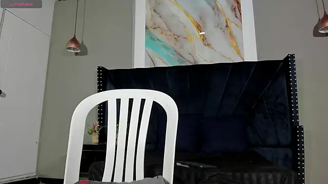 Snapshot of Sara_Hanks chatting on June 6, 9:19 pm Sara Hanks online show from June 6, 9:19 pm