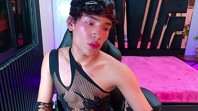 IsaacNovaa online show from April 5, 7:33 pm