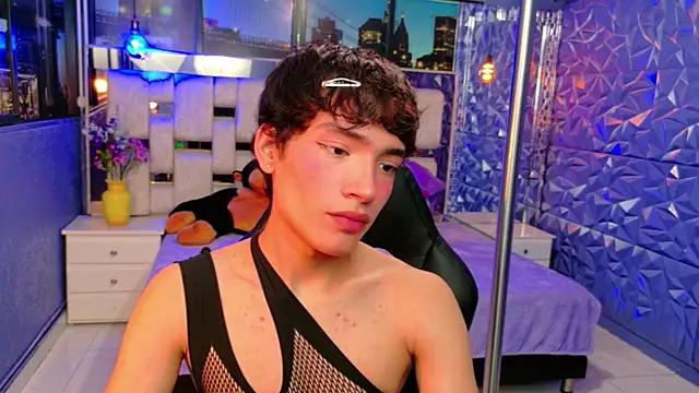 Snapshot of IsaacNovaa chatting on April 16, 7:58 pm IsaacNovaa online show from April 16, 7:58 pm