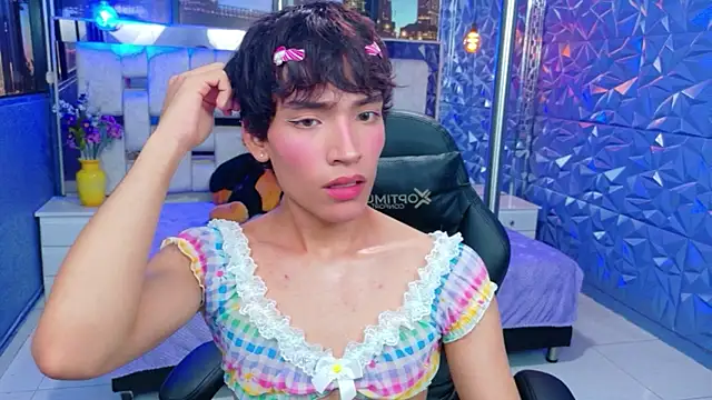 Snapshot of IsaacNovaa chatting on April 24, 8:11 pm IsaacNovaa online show from April 24, 8:11 pm