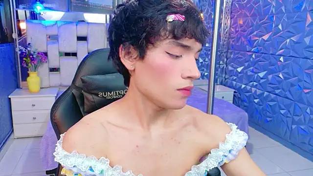 Snapshot of IsaacNovaa chatting on April 25, 12:30 pm IsaacNovaa online show from April 25, 12:30 pm