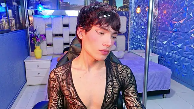 Snapshot of IsaacNovaa chatting on April 27, 8:29 pm IsaacNovaa online show from April 27, 8:29 pm