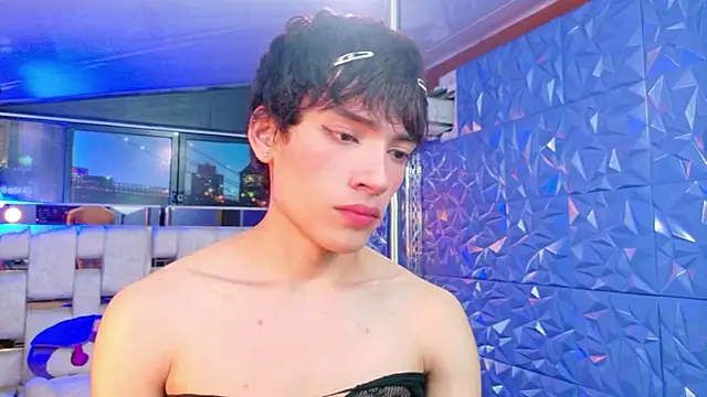 Snapshot of IsaacNovaa chatting on April 30, 9:15 am IsaacNovaa online show from April 30, 9:15 am