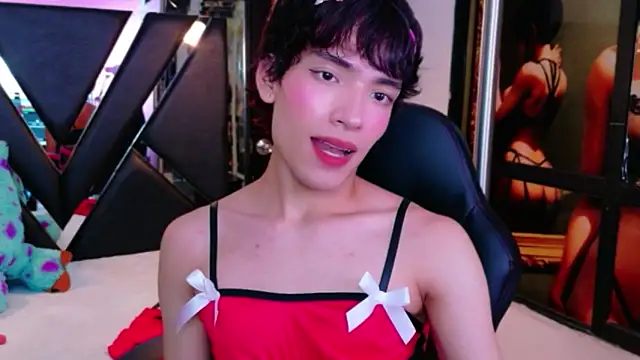 Snapshot of IsaacNovaa chatting on May 3, 9:04 am IsaacNovaa online show from May 3, 9:04 am