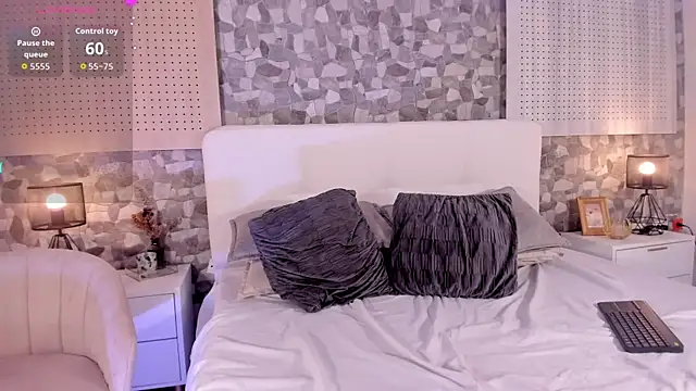 Snapshot of Ambar-Rouse chatting on April 3, 7:45 pm Ambar-Rouse online show from April 3, 7:45 pm