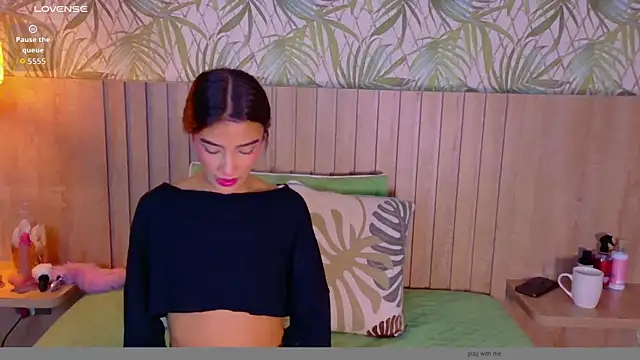 Snapshot of Charlott__18 chatting on May 25, 12:55 pm Charlott 18 online show from May 25, 12:55 pm