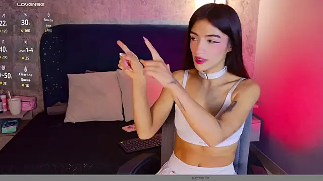 Snapshot of Charlott__18 chatting on June 24, 2:05 pm Charlott 18 online show from June 24, 2:05 pm