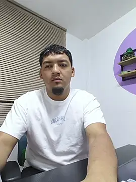 Snapshot of Itsdavidxxx chatting on June 28, 10:21 am Itsdavidxxx online show from June 28, 10:21 am
