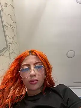 Snapshot of Magic_liah chatting on April 16, 9:39 pm Magic liah online show from April 16, 9:39 pm