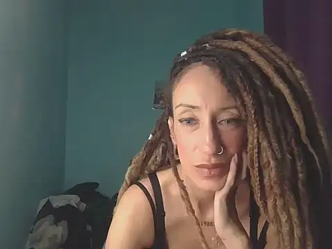 Natalialucia online show from April 21, 11:18 pm