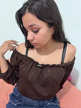 Snapshot of Colochitapupy chatting on April 30, 2:29 am Colochitapupy online show from April 30, 2:29 am