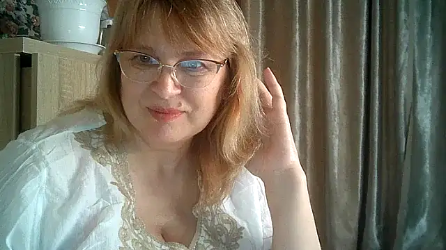 Snapshot of Alina-malina66 chatting on June 5, 9:20 pm Alina-malina66 online show from June 5, 9:20 pm