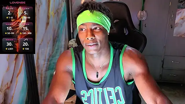 Snapshot of maxmuscle10 chatting on March 25, 2:34 pm maxmuscle10 online show from March 25, 2:34 pm