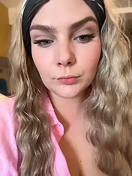 Blonde Cougar online show from June 3, 1:46 pm