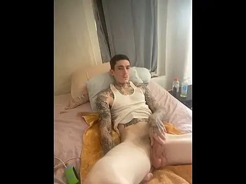 Snapshot of dkub93 chatting on March 26, 2:44 pm dkub93 online show from March 26, 2:44 pm