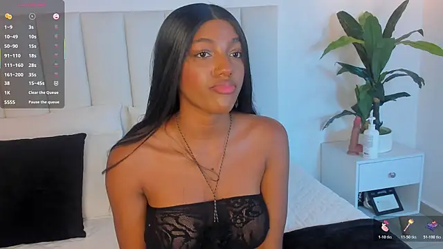 Snapshot of Megan_Brunette2 chatting on May 26, 1:01 am Megan Brunette2 online show from May 26, 1:01 am