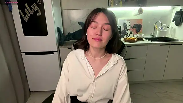 lilysolar online show from June 18, 5:17 pm