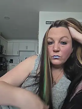 Queenemerald online show from July 7, 8:35 pm