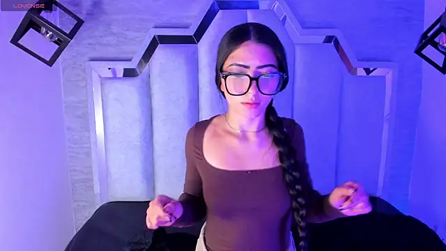 Vyoleett online show from March 26, 2:55 pm