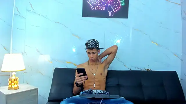 Snapshot of Black_khom chatting on March 27, 8:26 am Black khom online show from March 27, 8:26 am