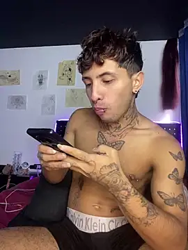 Snapshot of pol_mood chatting on April 8, 1:44 pm pol mood online show from April 8, 1:44 pm