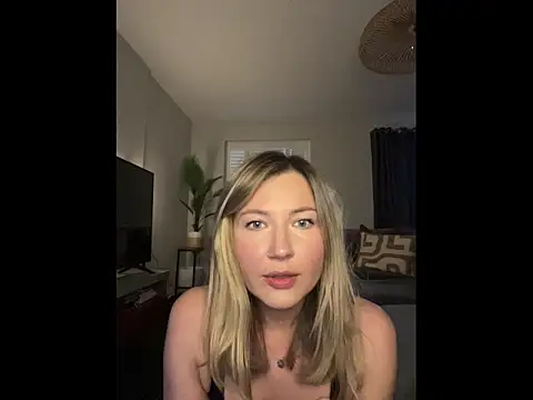 WhereisAlice online show from April 16, 7:14 pm