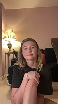 WhereisAlice online show from April 23, 8:00 pm