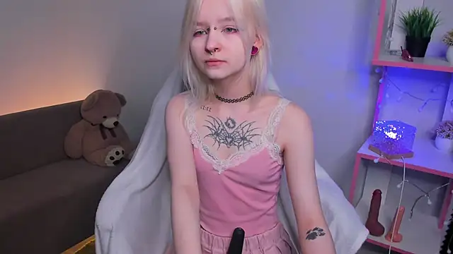 Snapshot of Mary_Wester chatting on May 2, 12:59 am Mary Wester online show from May 2, 12:59 am