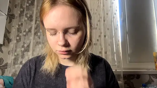 KrystenHoye online show from March 27, 8:26 am