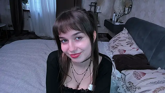 LaelIvie online show from April 19, 8:24 am