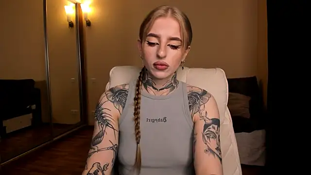 Snapshot of harley_kimm chatting on May 17, 4:54 am harley kimm online show from May 17, 4:54 am