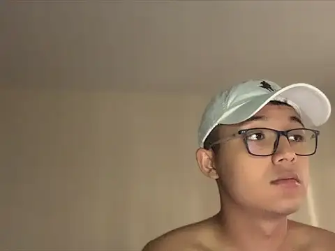 Chriis 18 online show from April 20, 2:31 pm