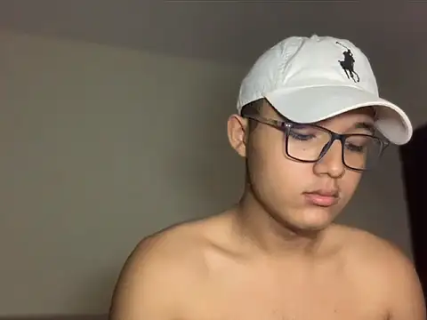 Chriis 18 online show from April 21, 12:44 pm