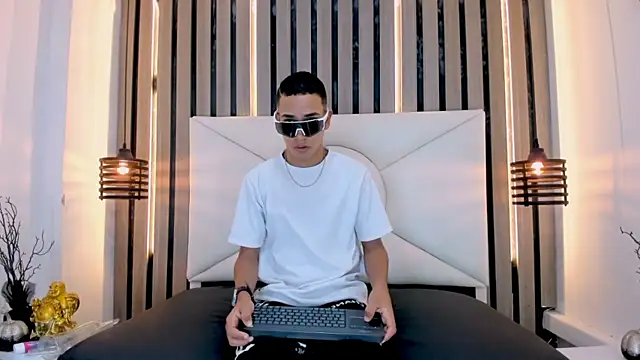 santiago deluca online show from April 7, 7:47 pm