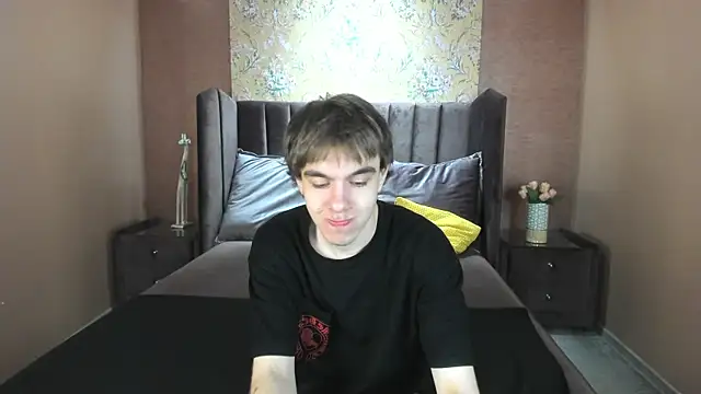 Snapshot of DaveBevy chatting on June 23, 7:23 pm DaveBevy online show from June 23, 7:23 pm