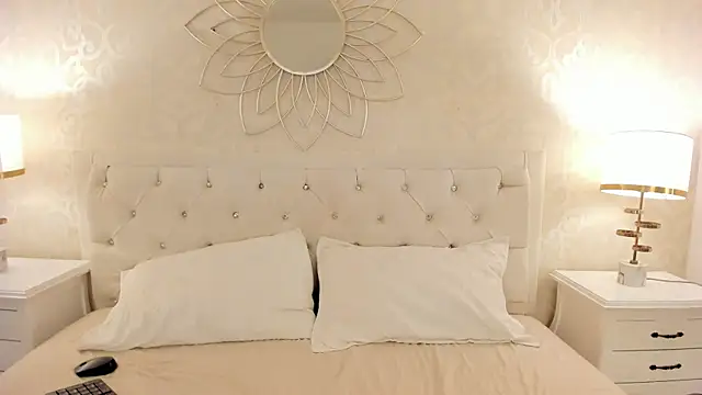 Snapshot of Julietta___ chatting on May 19, 12:11 pm Julietta online show from May 19, 12:11 pm