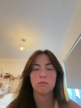 LolaSkyee online show from June 26, 6:51 am