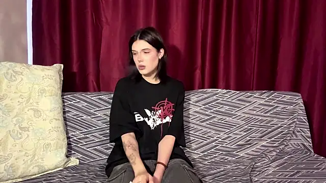 DreamyPair online show from May 28, 8:11 am