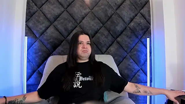 MatthewDavis  online show from April 18, 11:36 am