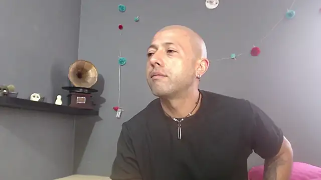 Snapshot of _bonnie_and_clyde chatting on July 1, 8:19 pm bonnie and clyde online show from July 1, 8:19 pm
