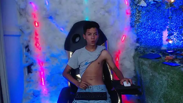 camilo hott3 online show from March 26, 9:09 pm