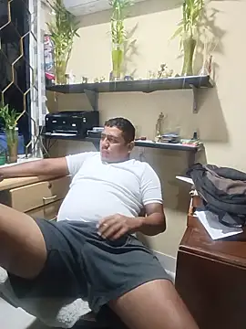 Snapshot of luis20212 chatting on June 21, 7:55 am luis20212 online show from June 21, 7:55 am