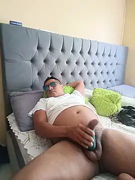 Snapshot of luis20212 chatting on July 13, 5:49 pm luis20212 online show from July 13, 5:49 pm