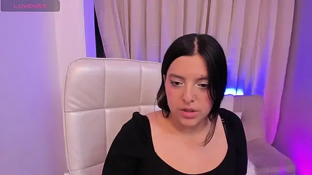 Snapshot of Arihanna_London chatting on May 1, 3:44 am Arihanna London online show from May 1, 3:44 am