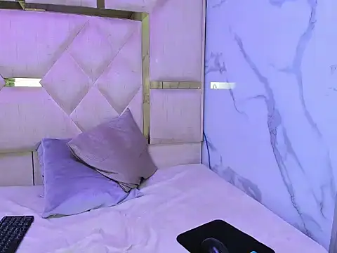 LunaaCastillo online show from April 6, 11:27 pm