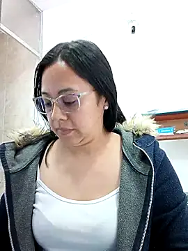 Snapshot of Violeta--7 chatting on April 6, 1:45 pm Violeta--7 online show from April 6, 1:45 pm