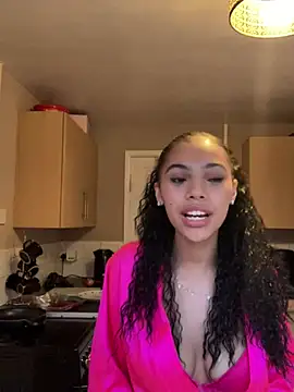 Snapshot of Brattybaee chatting on April 10, 6:45 pm Brattybaee online show from April 10, 6:45 pm